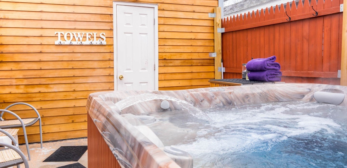 Outdoor Hot Tub & Sauna Rental